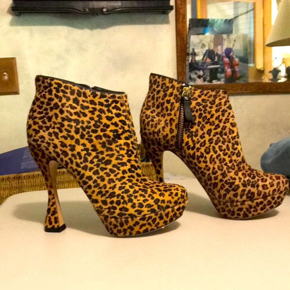 US size 6.5 European Size 38 women’s shoes
